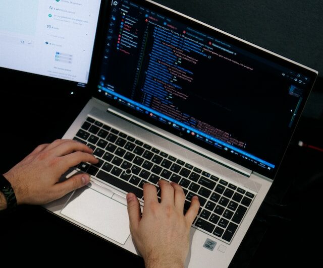 You are currently viewing ഡാറ്റാ ഉൾക്കാഴ്ചകൾ മുതൽ മെച്ചപ്പെട്ട അനുഭവങ്ങൾ വരെ: ഇന്ത്യയുടെ ഐടി സേവന ലാൻഡ്സ്കേപ്പിനെ ആർട്ടിഫിഷ്യൽ ഇന്റലിജൻസ് എങ്ങനെ പുനർനിർമ്മിക്കുന്നു